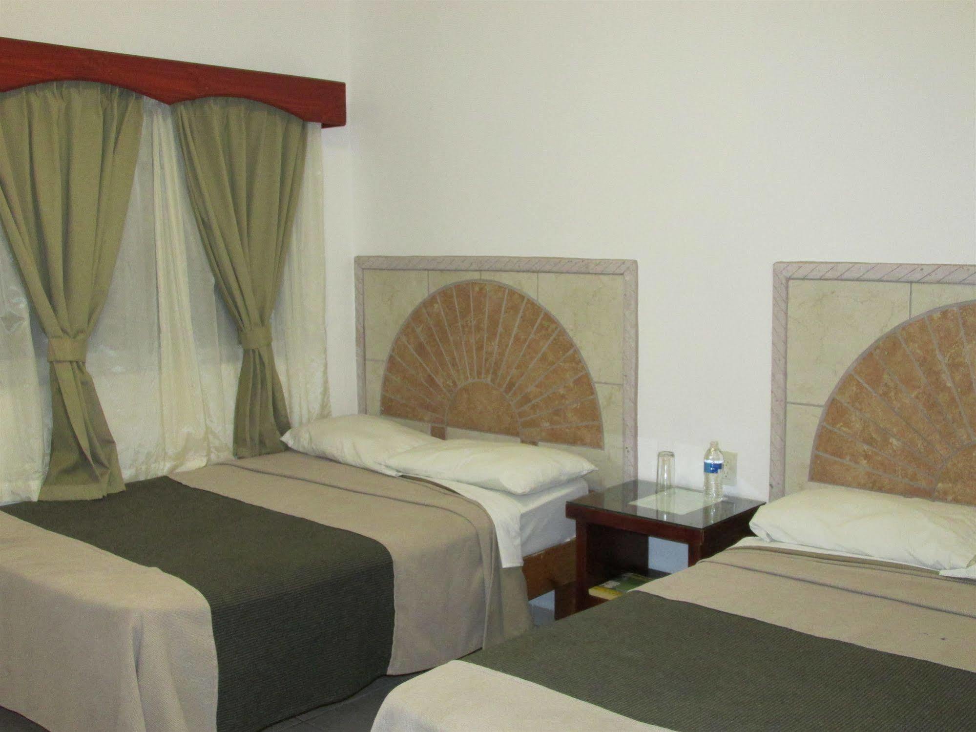 Hotel Albatros Palace Manzanillo Exterior photo